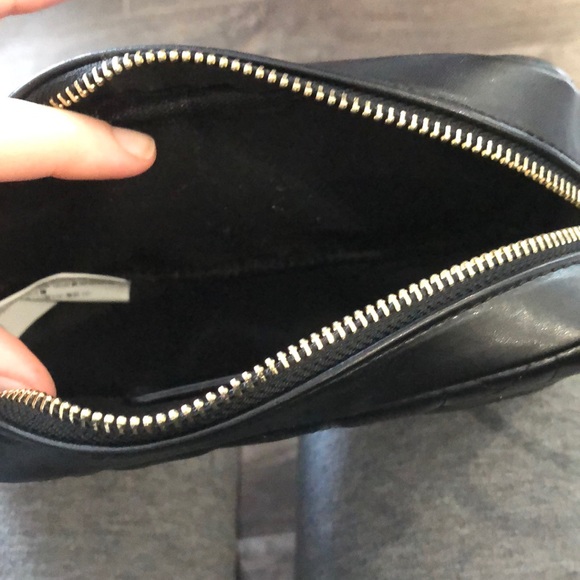 🔥BUY ON GET ONE- Black and gold bag - Picture 3 of 4